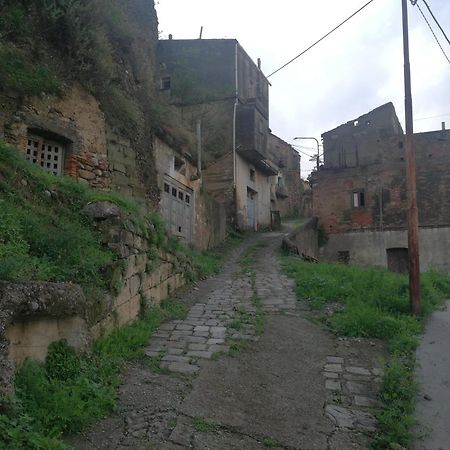 Casa Vacanze Isabella Aliano Bagian luar foto