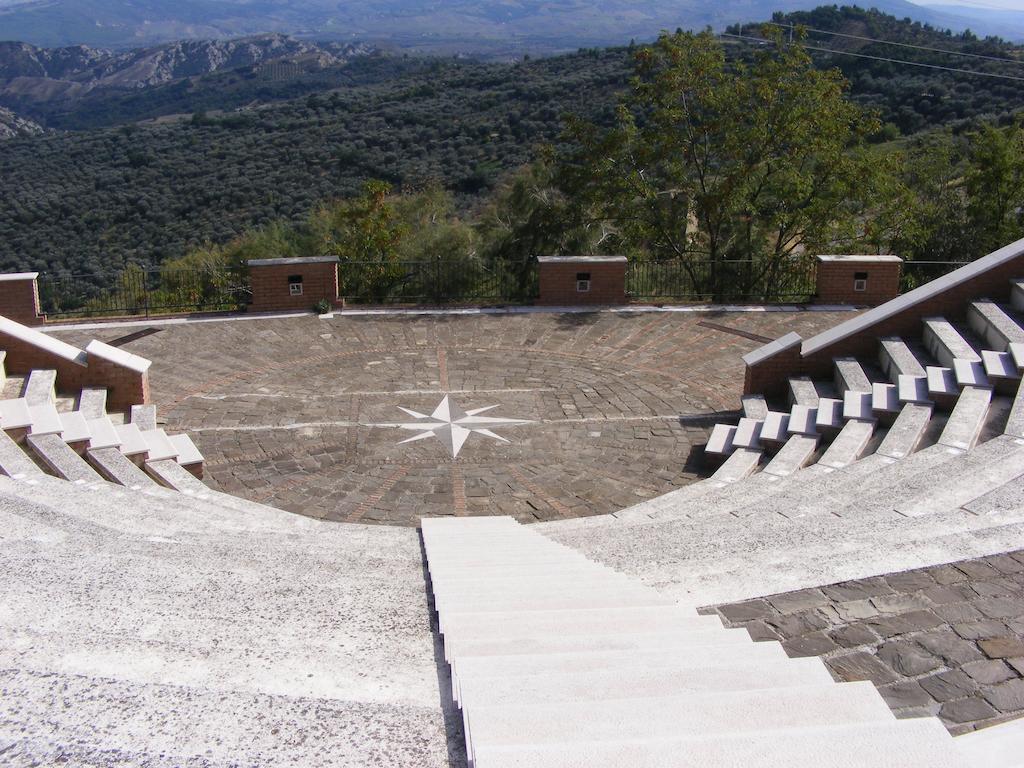 Casa Vacanze Isabella Aliano Bagian luar foto